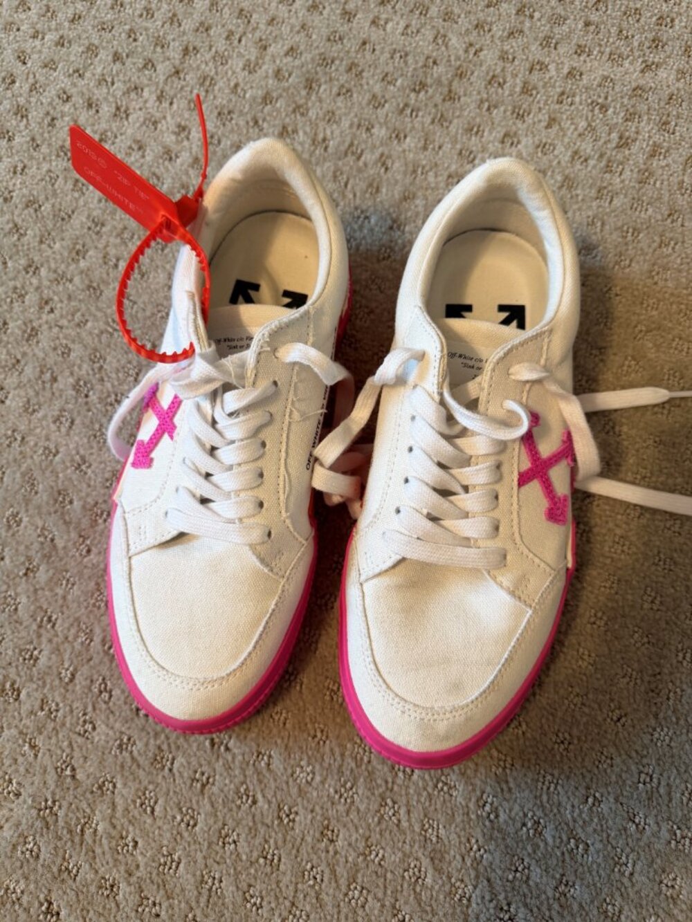 Off-White low-top sneaker size women's 38